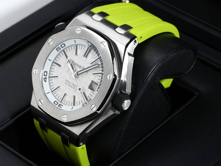 Audemars Piguet Royal Oak Offshore Diver Ref. 15710ST.OO.A002CA.02 Stainless Steel Silver (Mega Tapestry) Dial