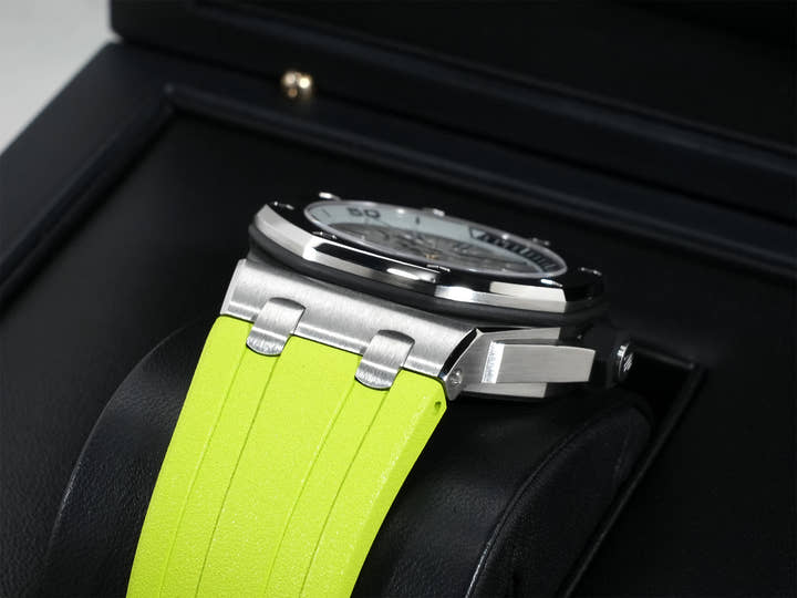 Audemars Piguet Royal Oak Offshore Diver Ref. 15710ST.OO.A002CA.02 Stainless Steel Silver (Mega Tapestry) Dial