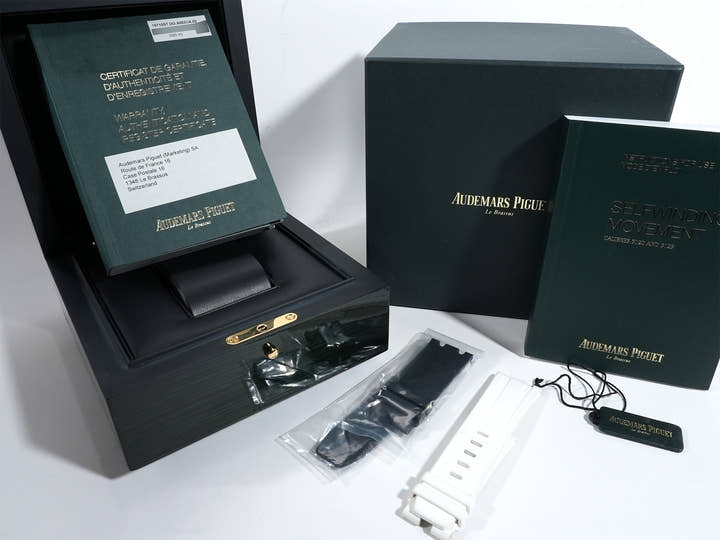 Audemars Piguet Royal Oak Offshore Diver Ref. 15710ST.OO.A002CA.02 Stainless Steel Silver (Mega Tapestry) Dial