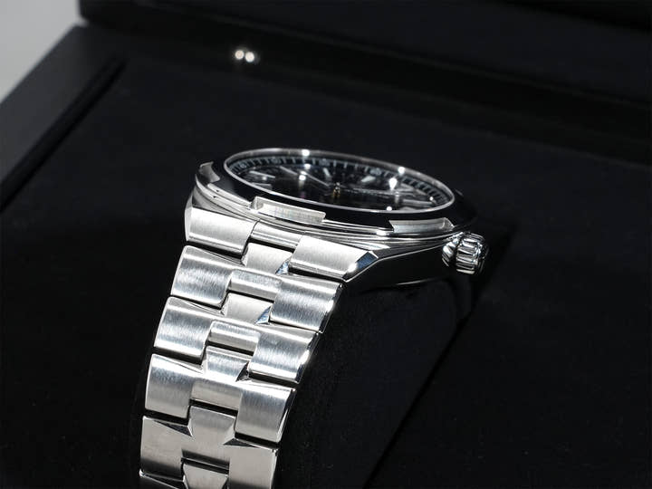 ヴァシュロンコンスタンタン オーヴァーシーズ Ref.4500V/110A-B483 ブラック文字盤 中古 hgavwkrj