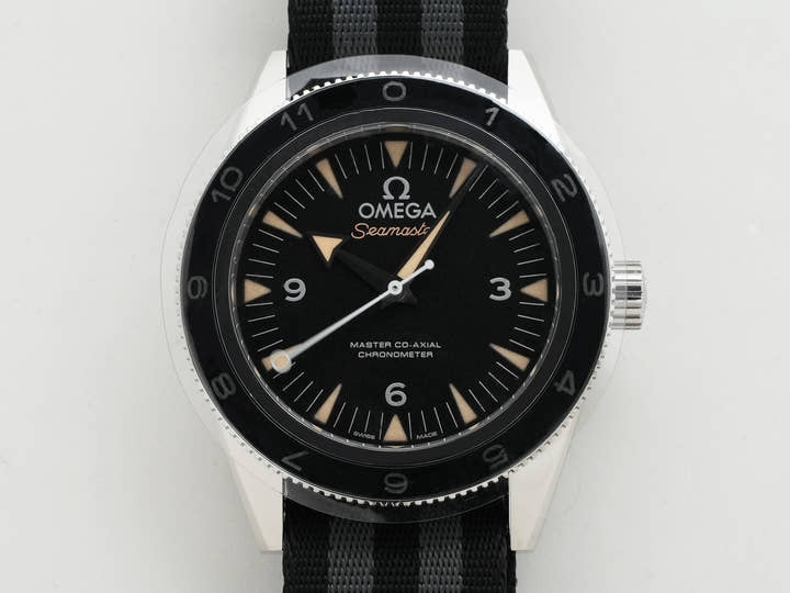オメガ シーマスター 300 スペクター Ref.233.32.41.21.01.001 ブラック文字盤 未使用 txfz7wi8