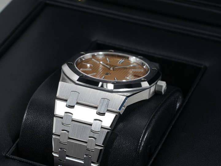 Audemars Piguet Royal Oak Jumbo Extra-Thin Ref. 15202BC.OO.1240BC.01 White Gold Pink Gold Dial