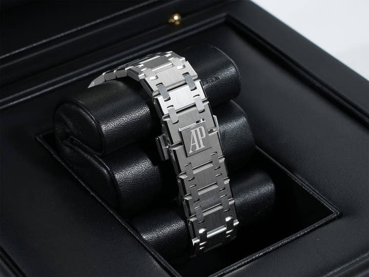 Audemars Piguet Royal Oak Jumbo Extra-Thin Ref. 15202BC.OO.1240BC.01 White Gold Pink Gold Dial