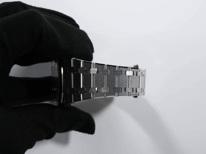 Audemars Piguet Royal Oak Jumbo Extra-Thin Ref. 15202BC.OO.1240BC.01 White Gold Pink Gold Dial