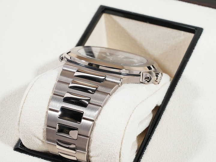 Patek Philippe Nautilus Ref. 5811/1G-001 White Gold Blue Sunburst Dial