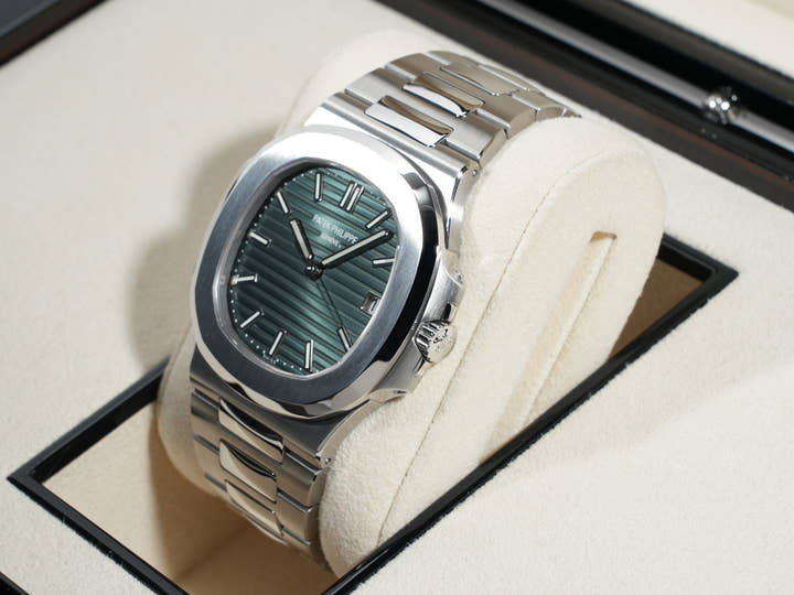 パテックフィリップ ノーチラス Ref.5711/1A-014 ステンレススチール グリーン文字盤