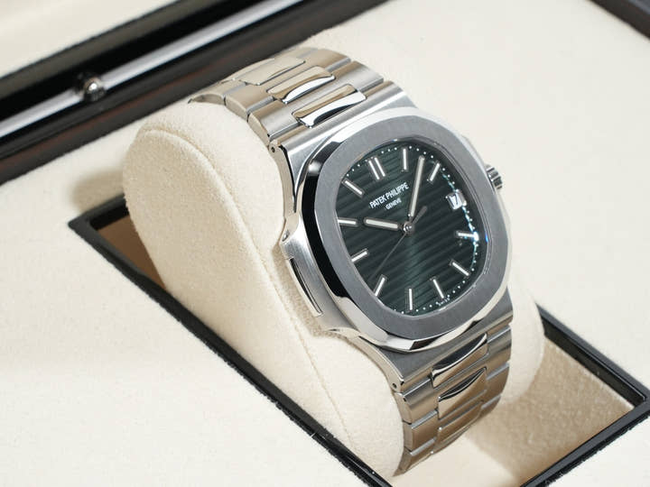 パテックフィリップ ノーチラス Ref.5711/1A-014 ステンレススチール グリーン文字盤