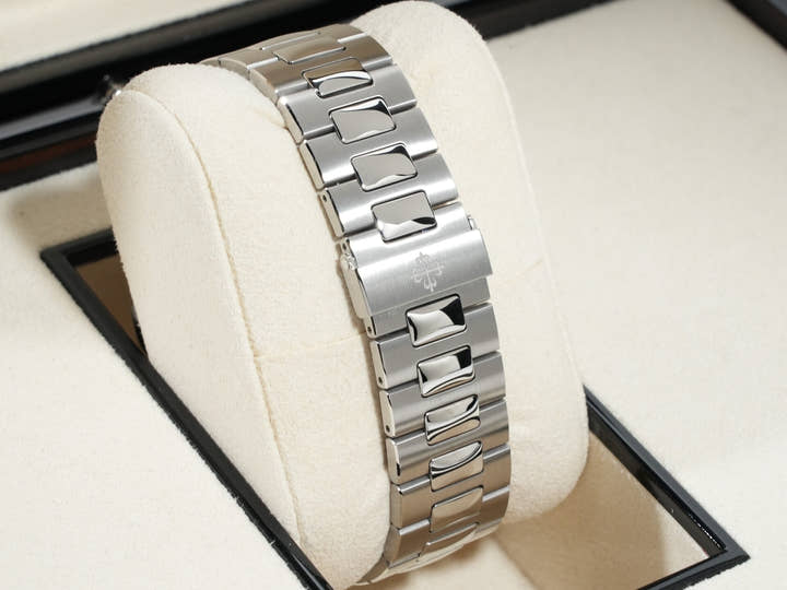 パテックフィリップ ノーチラス Ref.5711/1A-014 ステンレススチール グリーン文字盤