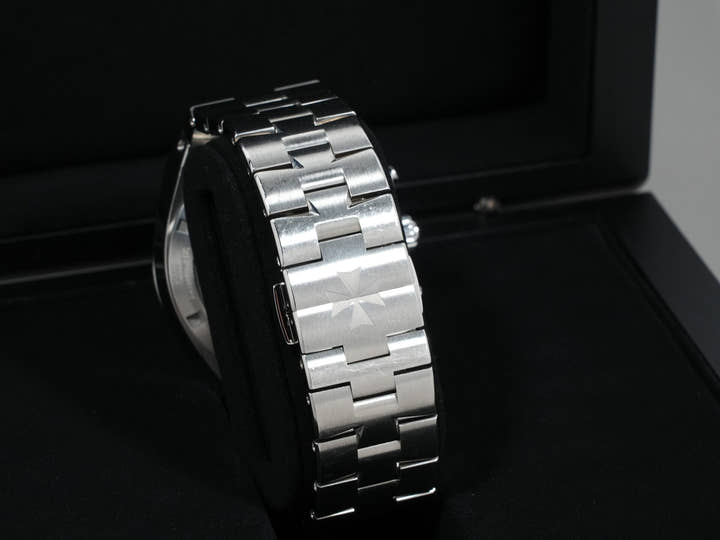 ヴァシュロンコンスタンタン オーヴァーシーズ クロノグラフ Ref.5500V/110A-B148 ブルー文字盤 中古 47egog4o