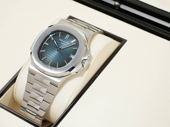 パテックフィリップ ノーチラス Ref.5711/1A-010 ステンレススチール ブルー文字盤