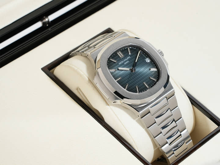 パテックフィリップ ノーチラス Ref.5711/1A-010 ステンレススチール ブルー文字盤