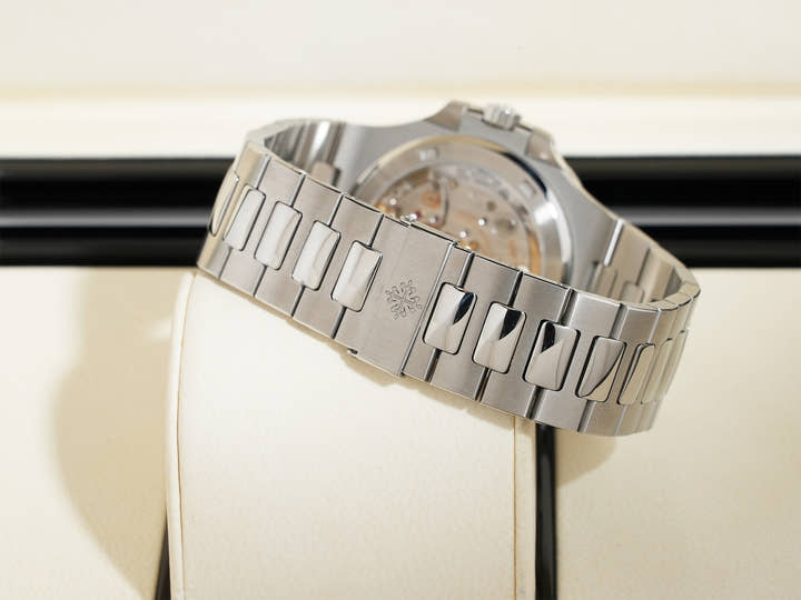 パテックフィリップ ノーチラス Ref.5711/1A-010 ステンレススチール ブルー文字盤