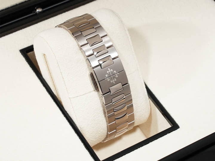 パテックフィリップ ノーチラス パーペチュアルカレンダー Ref.5740/1G-001 ホワイトゴールド ブルー文字盤