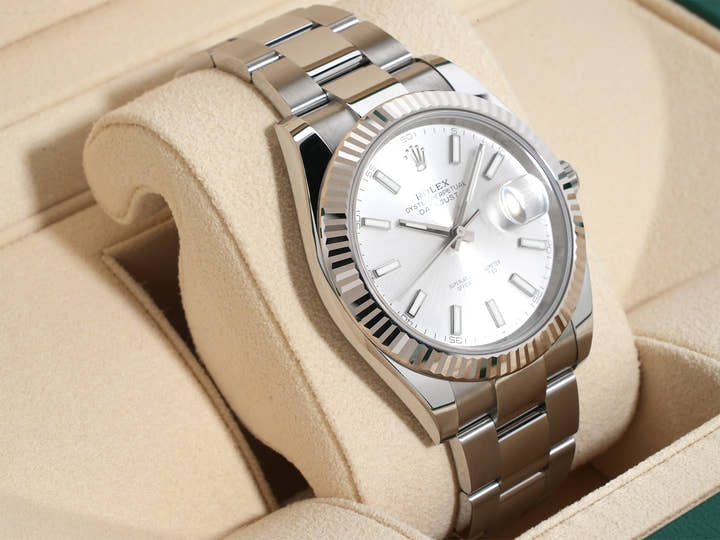 ロレックス デイトジャスト41 Ref.126334 ステンレススチール/ホワイトゴールド シルバー文字盤 オイスターブレスレット 未使用 qawmpmgj