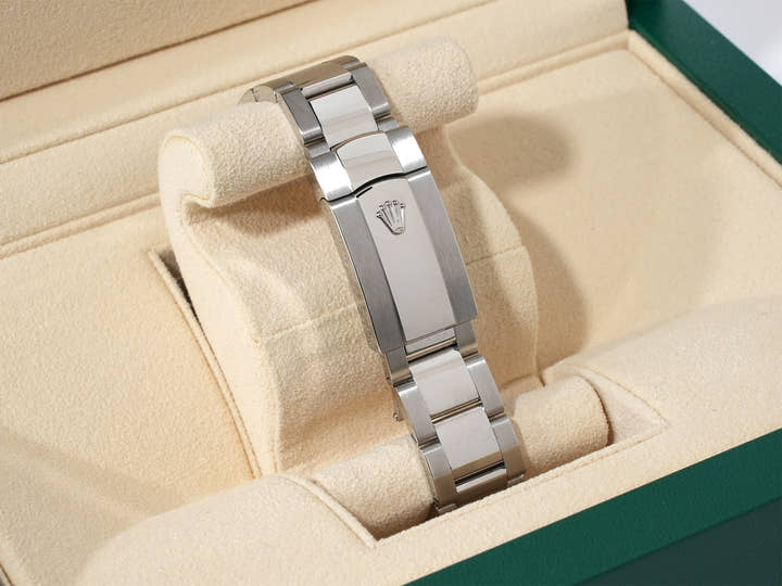 ロレックス デイトジャスト41 Ref.126334 ステンレススチール/ホワイトゴールド シルバー文字盤 オイスターブレスレット 未使用 qawmpmgj