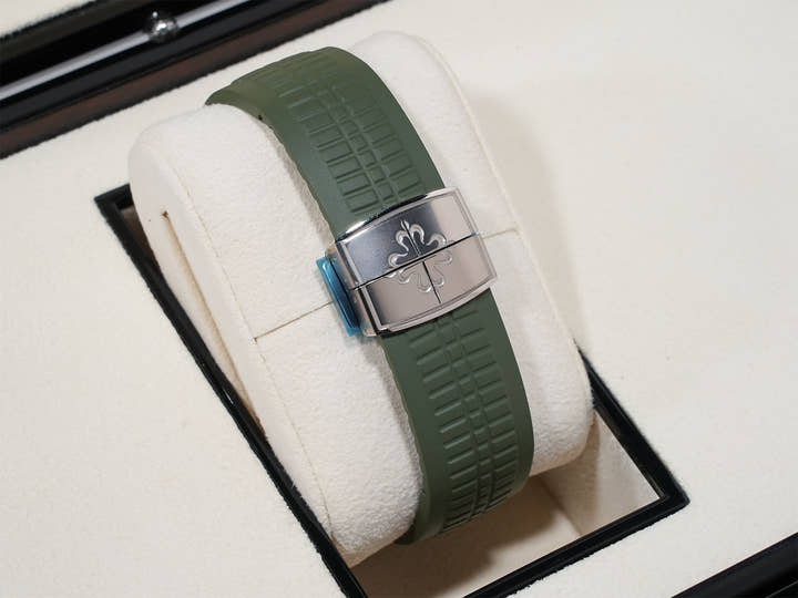 パテックフィリップ アクアノート Ref.5168G-010 ホワイトゴールド カーキグリーン文字盤