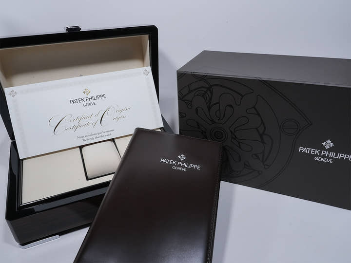 パテックフィリップ アクアノート Ref.5168G-010 ホワイトゴールド カーキグリーン文字盤