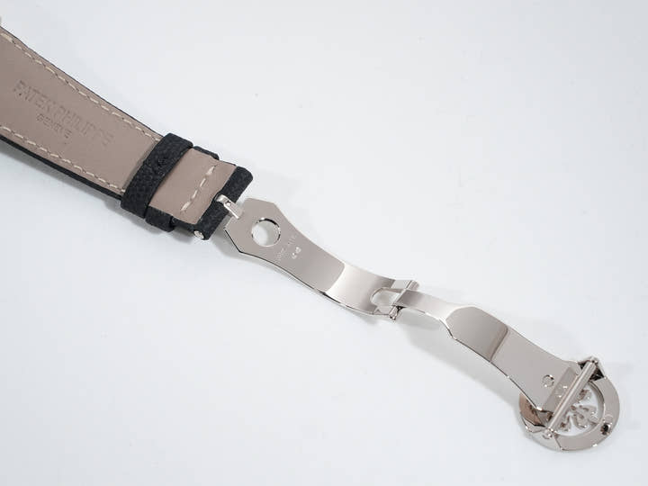 パテックフィリップ アニュアルカレンダー トラベルタイム Ref.5326G-001 ホワイトゴールド テクスチャードラック アントラサイト文字盤