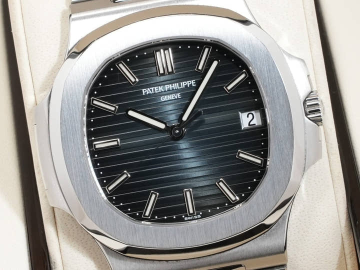 パテックフィリップ ノーチラス Ref.5711/1A-010 ステンレススチール ブルー文字盤