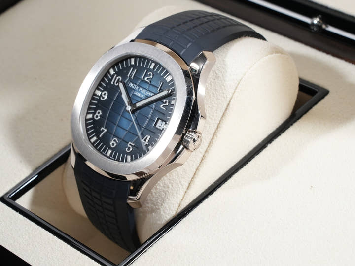 パテックフィリップ アクアノート Ref.5168G-001 ホワイトゴールド ミッドナイトブルー文字盤