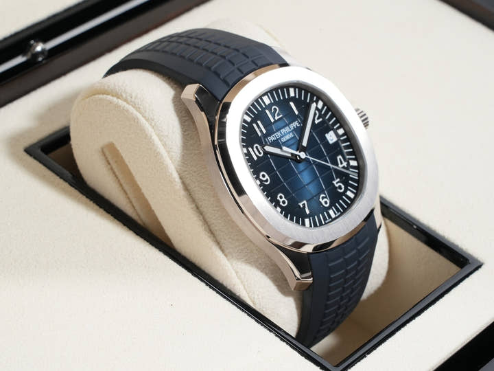 パテックフィリップ アクアノート Ref.5168G-001 ホワイトゴールド ミッドナイトブルー文字盤