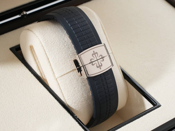 パテックフィリップ アクアノート Ref.5168G-001 ホワイトゴールド ミッドナイトブルー文字盤