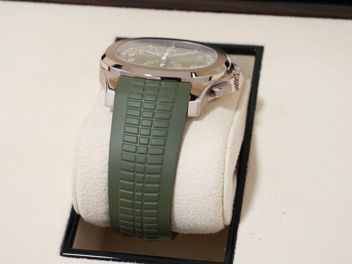 パテックフィリップ アクアノート Ref.5968G-010 ホワイトゴールド カーキグリーン文字盤