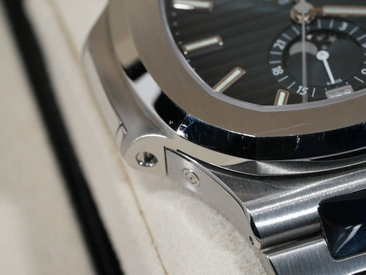 パテックフィリップ ノーチラス アニュアルカレンダー ムーンフェイズ Ref.5726/1A-014 ステンレススチール ブルー、ブラックグラデーション文字盤