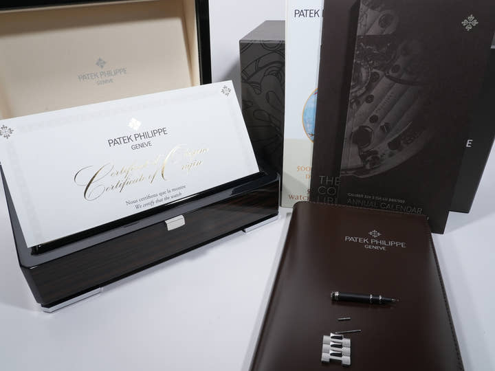 パテックフィリップ ノーチラス アニュアルカレンダー ムーンフェイズ Ref.5726/1A-014 ステンレススチール ブルー、ブラックグラデーション文字盤