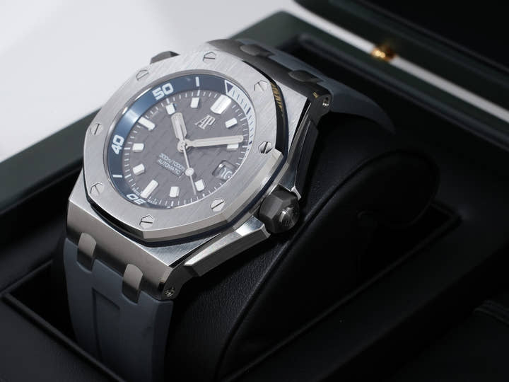 Audemars Piguet Royal Oak Offshore Diver Ref. 15720ST.OO.A009CA.01 Stainless Steel Gray Dial