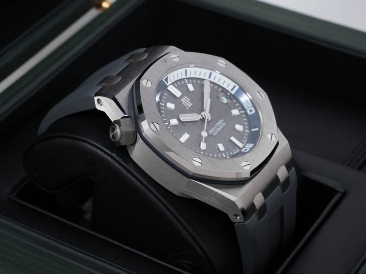 Audemars Piguet Royal Oak Offshore Diver Ref. 15720ST.OO.A009CA.01 Stainless Steel Gray Dial