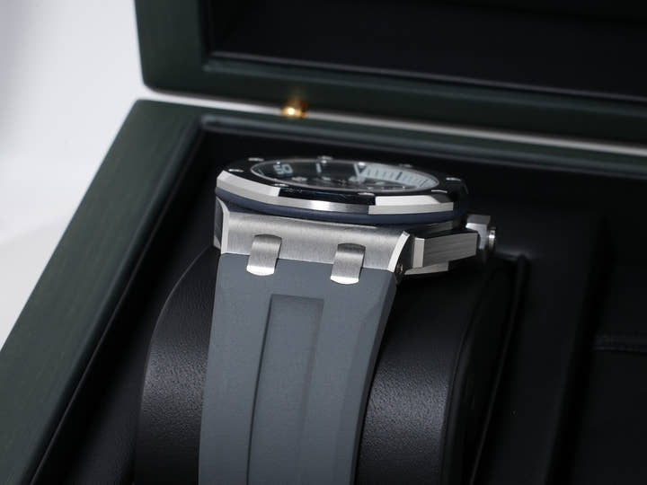 Audemars Piguet Royal Oak Offshore Diver Ref. 15720ST.OO.A009CA.01 Stainless Steel Gray Dial