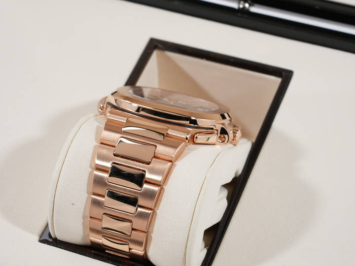 パテックフィリップ ノーチラス クロノグラフ Ref.5980/1R-001 ローズゴールド ブラックグラデーション文字盤