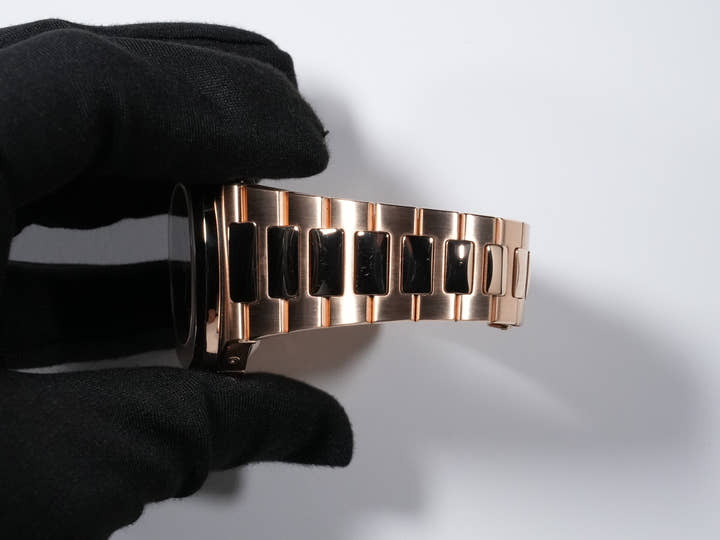 パテックフィリップ ノーチラス クロノグラフ Ref.5980/1R-001 ローズゴールド ブラックグラデーション文字盤