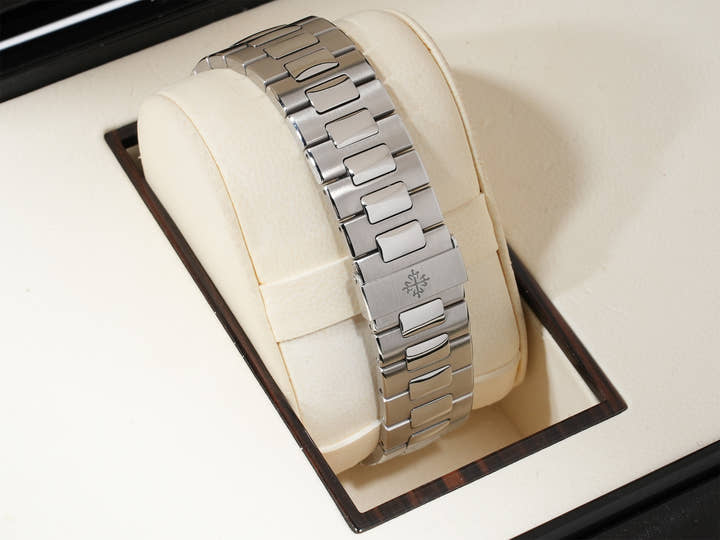 パテックフィリップ ノーチラス Ref.5711/1A-010 ステンレススチール ブルー文字盤