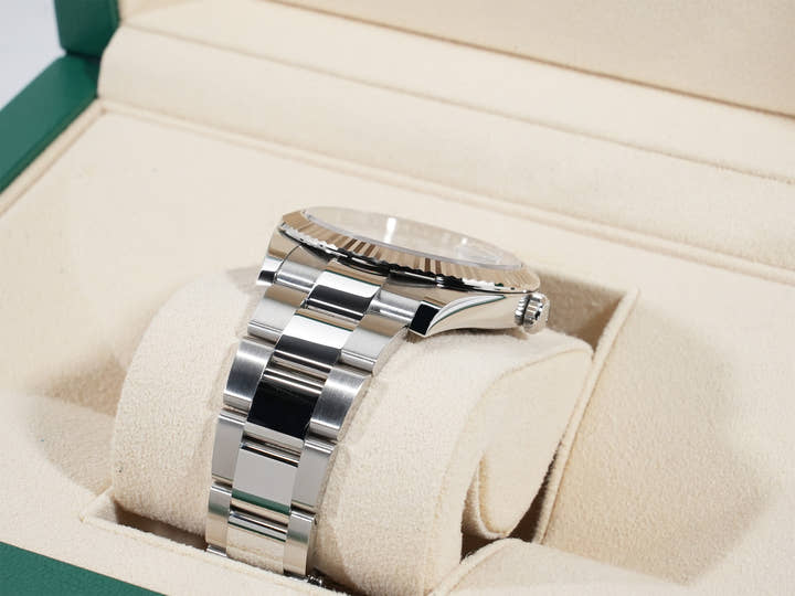 ロレックス デイトジャスト41 Ref.126334 ステンレススチール/ホワイトゴールド ホワイトローマン文字盤 オイスターブレスレット 中古 3v7drvta