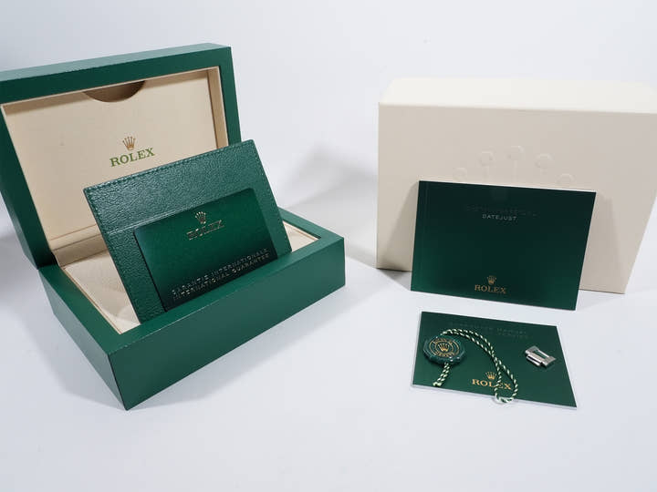 ロレックス デイトジャスト41 Ref.126334 ステンレススチール/ホワイトゴールド ホワイトローマン文字盤 オイスターブレスレット 中古 3v7drvta