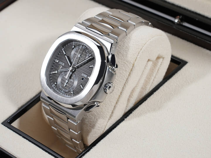 パテックフィリップ ノーチラス トラベルタイム クロノグラフ Ref.5990/1A-001 ステンレススチール ブラックグラデーション文字盤