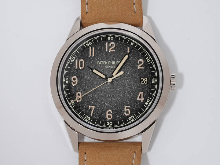 パテックフィリップ カラトラバ Ref.5226G-001 ホワイトゴールド ブラックグラデーションのテクスチャード ラック アントラサイト文字盤