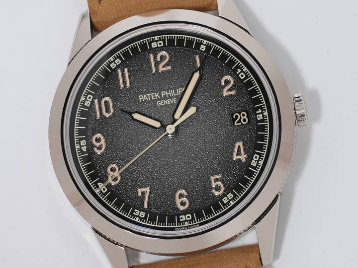 パテックフィリップ カラトラバ Ref.5226G-001 ホワイトゴールド ブラックグラデーションのテクスチャード ラック アントラサイト文字盤