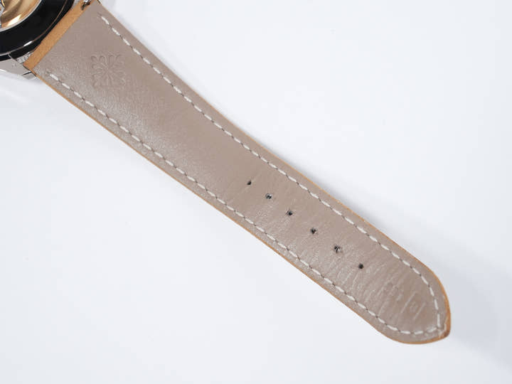 パテックフィリップ カラトラバ Ref.5226G-001 ホワイトゴールド ブラックグラデーションのテクスチャード ラック アントラサイト文字盤