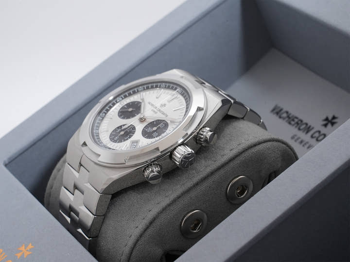 ヴァシュロンコンスタンタン オーヴァーシーズ クロノグラフ Ref.5520V/210A-B686 SS シルバー文字盤 美品 5imdq9bw