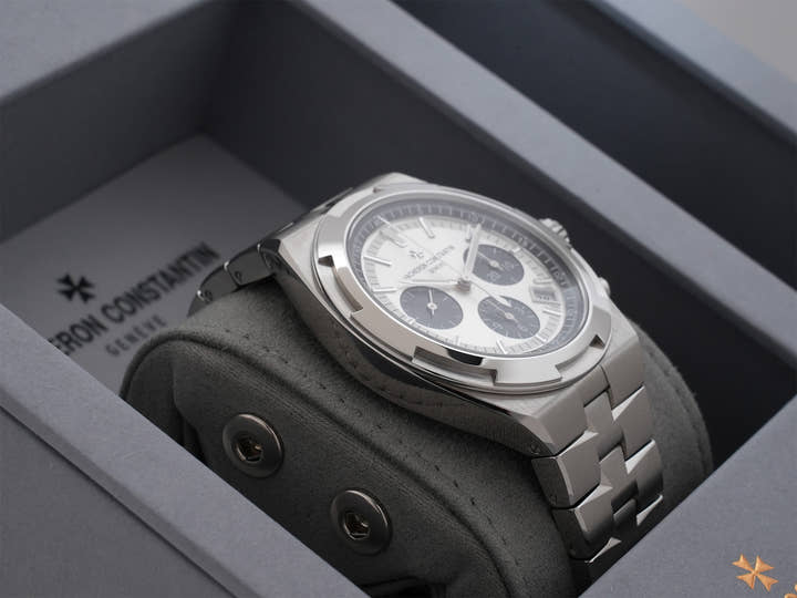 ヴァシュロンコンスタンタン オーヴァーシーズ クロノグラフ Ref.5520V/210A-B686 SS シルバー文字盤 美品 5imdq9bw