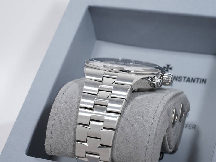 ヴァシュロンコンスタンタン オーヴァーシーズ クロノグラフ Ref.5520V/210A-B686 SS シルバー文字盤 美品 5imdq9bw