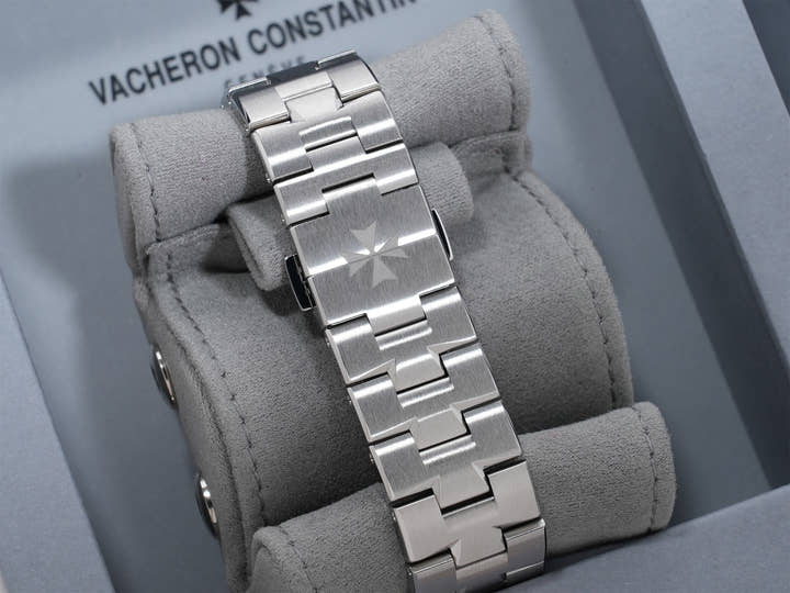 ヴァシュロンコンスタンタン オーヴァーシーズ クロノグラフ Ref.5520V/210A-B686 SS シルバー文字盤 美品 5imdq9bw