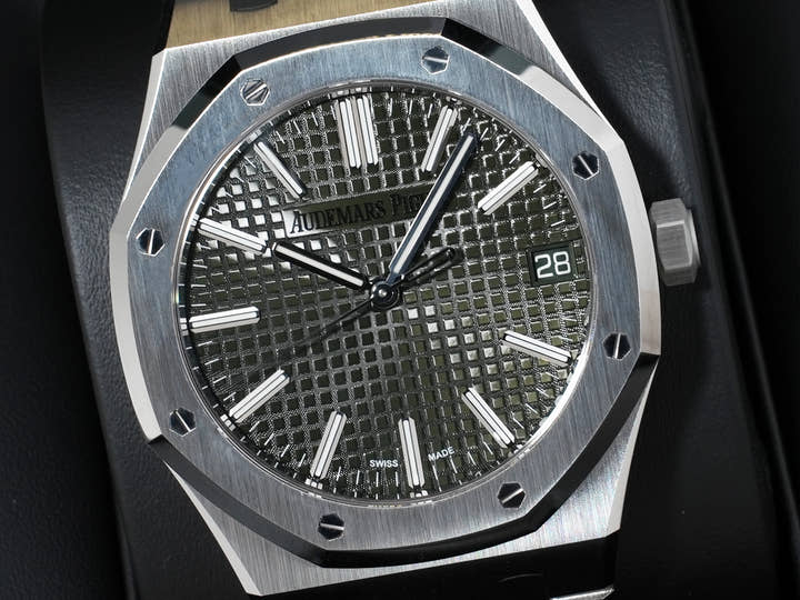 Audemars Piguet Royal Oak Ref. 15510ST.OO.1320ST.09 Stainless Steel Khaki Green Dial