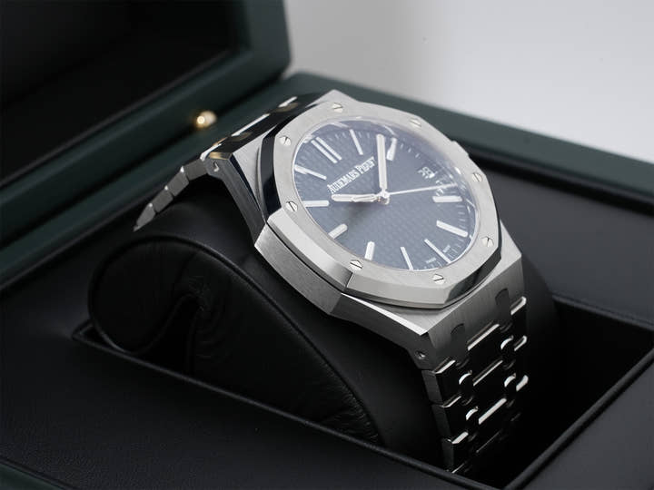 Audemars Piguet Royal Oak Ref. 15510ST.OO.1320ST.09 Stainless Steel Khaki Green Dial