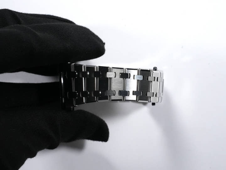 オーデマピゲ ロイヤルオーク クォーツ Ref.67651ST.ZZ.1261ST.01 ステンレススチール シルバー文字盤