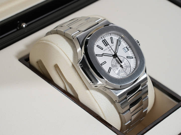 パテックフィリップ ノーチラス クロノグラフ Ref.5980/1A-019 ステンレススチール ホワイト文字盤