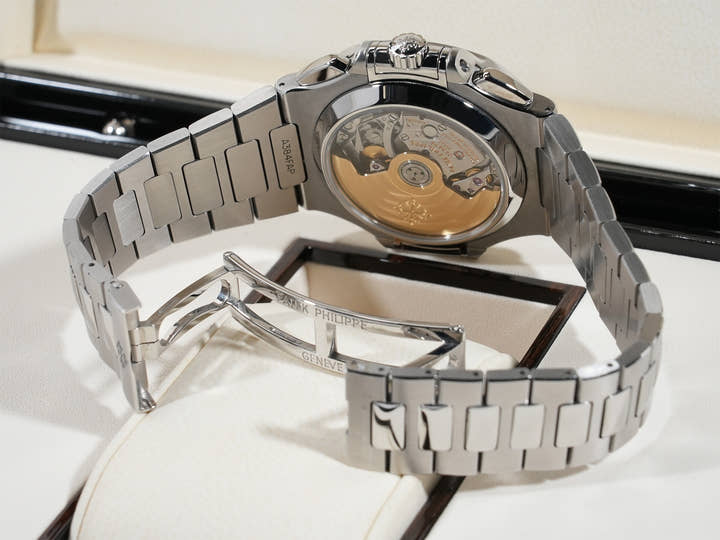 パテックフィリップ ノーチラス クロノグラフ Ref.5980/1A-019 ステンレススチール ホワイト文字盤